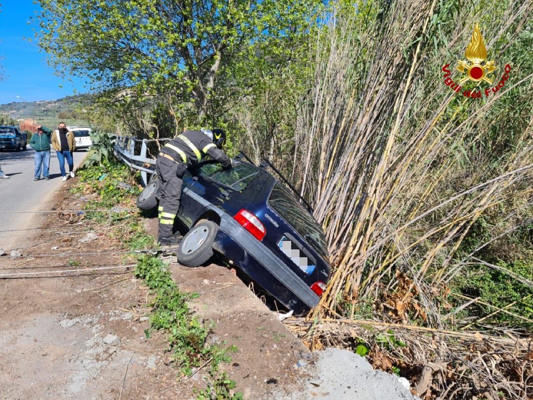 Lamezia Incidente Stradale In Localit Fiume Bagni