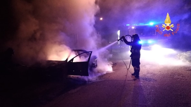 In fiamme autovettura in via Nicholas Green