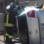 Catanzaro. Si ribalta auto in Via Conti Falluc