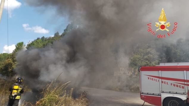 Pianopoli (CZ). Incendio rifiuti tossici in Località Calderaio