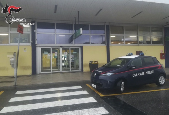 Novantaduenne ai domiciliari tenta la fuga a Parigi, arrestato dai carabinieri in aeroporto