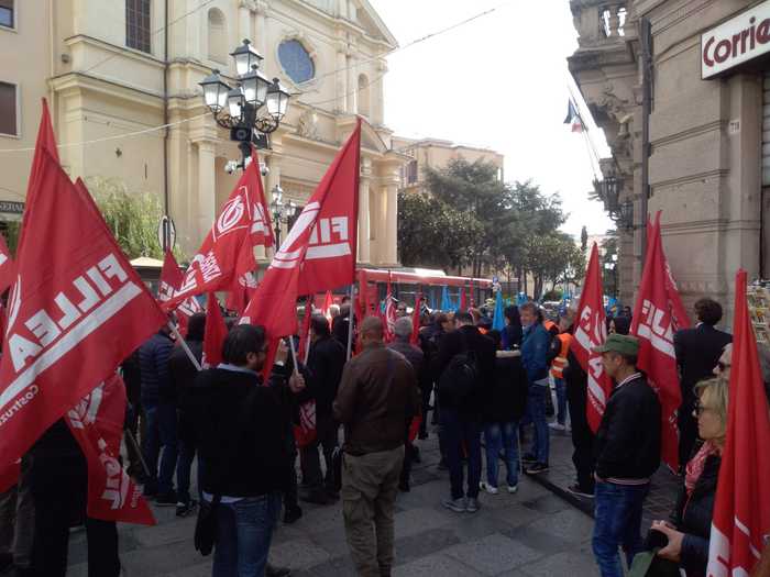 Catanzaro. Sindacati in piazza: rilanciare l'edilizia