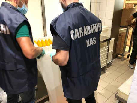 Carabinieri Nas sequestrano 40 chili di prodotti alimentari