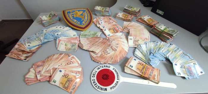 Camionista trovato con 135 mila euro, denaro sequestrato