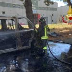 Lamezia. In fiamme minibus, intervento dei vigili del fuoco