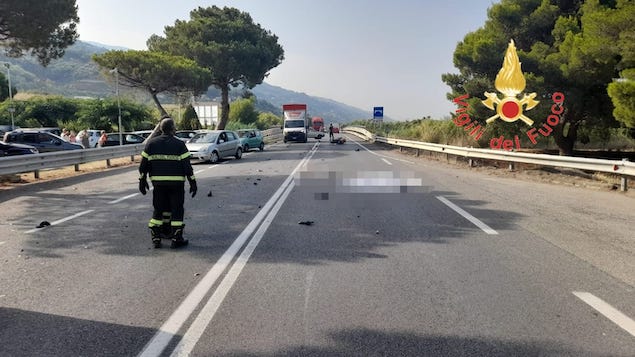 Fiumefreddo (CS). Incidente stradale sulla SS18, morto un 25enne