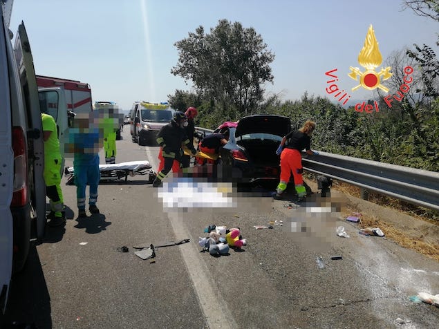 Tragico incidente stradale a Corigliano: 3 persone decedute e 1 ferito grave