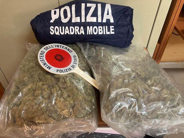 Crotone. In manette due persone per detenzione di sostanza stupefacente