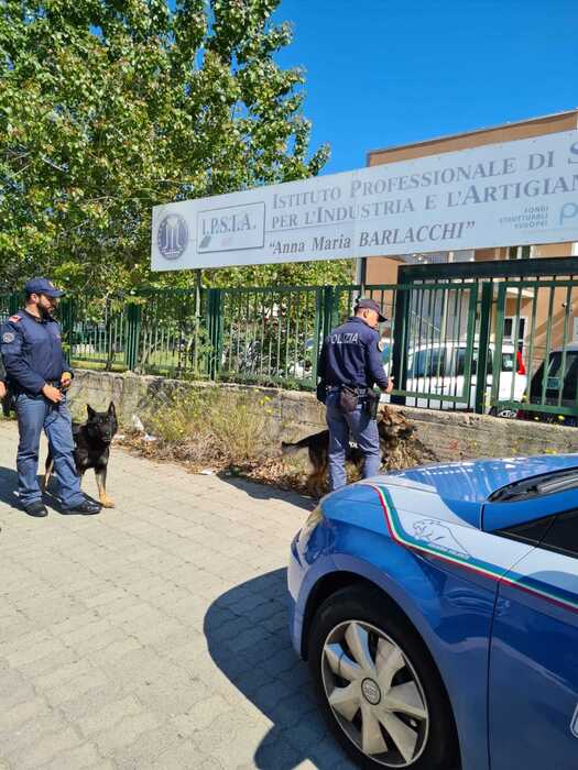 Droga: controlli Ps in alcune scuole a Crotone, sanzioni a due studenti