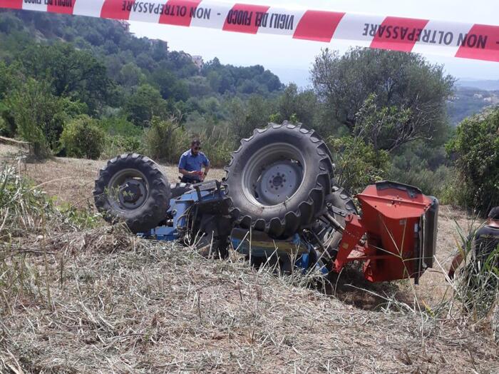 Incidenti sul lavoro: trattore si ribalta, morto 62enne