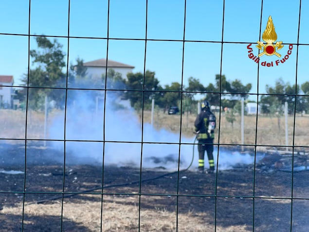 Crotone. Scoppia bombola durante intervento dei vvff, nessun ferito