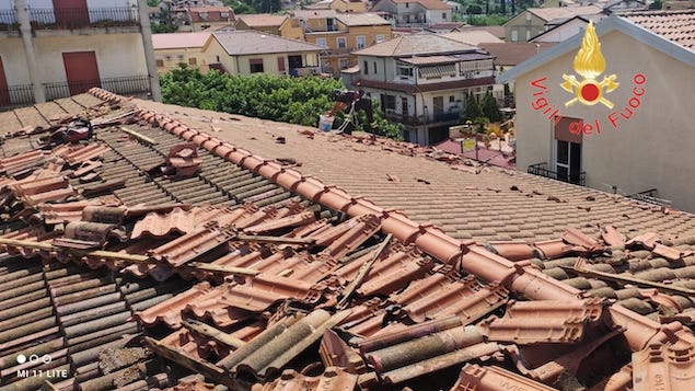 Maltempo. Falerna: tetti ed infissi divelti a causa di forti raffiche di vento