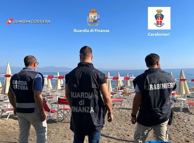 Occupazione abusiva di suolo demaniale, sequestrato lido