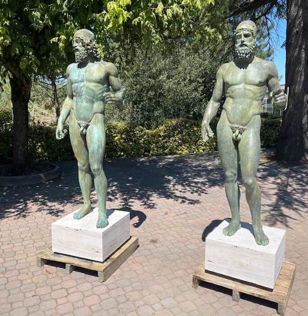 Bronzi di Riace, in Versilia due copie "restituite" al mare