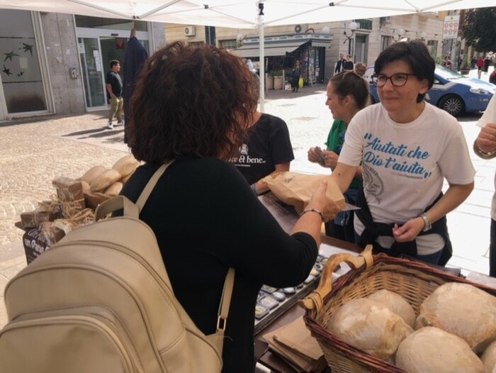 Povertà: a Cosenza torna "Un pane mangiato, un pane donato"