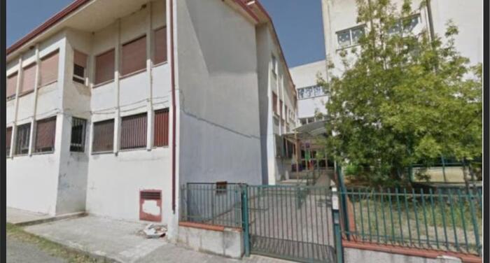 Dissesti edificio, sindaco Rende chiude scuola per lunedì