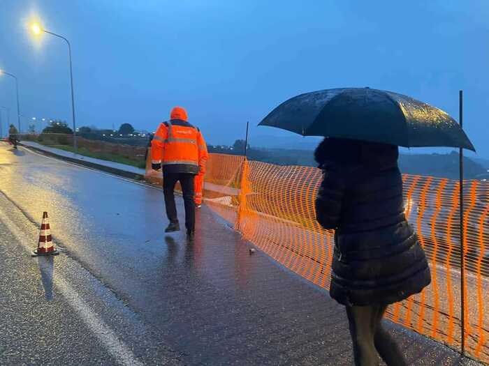 Maltempo: frana fa cedere tratto strada a Roseto Capo Spulico