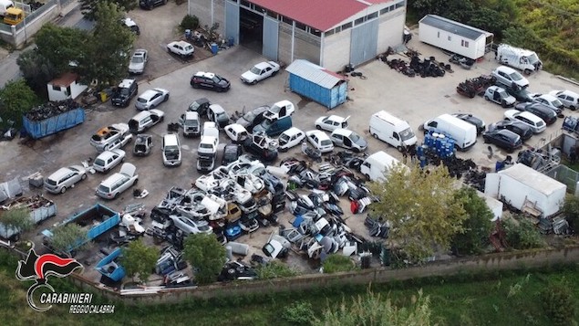 Reggio: sequestrata dai carabinieri ditta di autodemolizioni