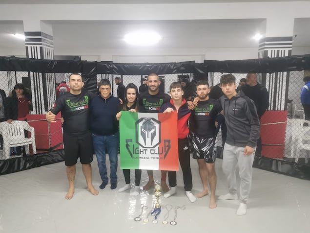 Atleti del Fight Club Lamezia Terme al 3 trofeo Magna Grecia di Crotone