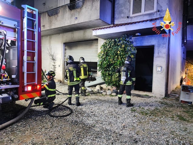 San Floro. Incendio in una abitazione, tratta in salvo anziana