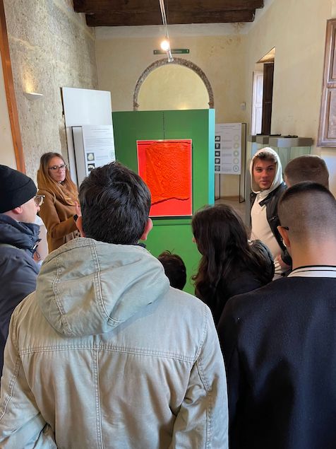 Studenti del “Rambaldi” in visita alle mostre d’arte della città