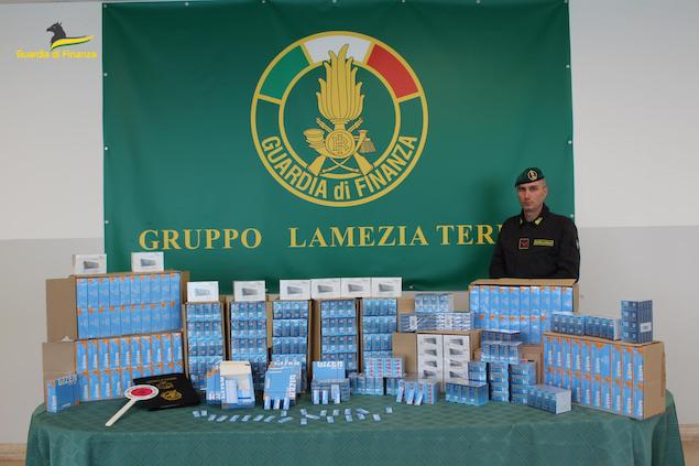 Lamezia. Maxi sequestro di accessori da fumo e videopoker irregolari, due denunce