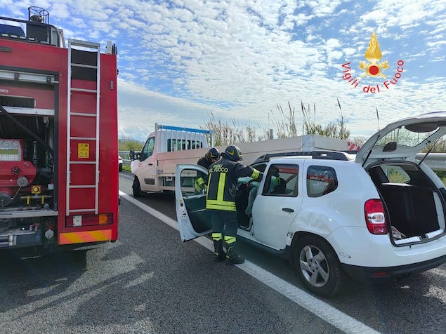 Incidente stradale tra gli svincoli di Lamezia e Pizzo, tre feriti