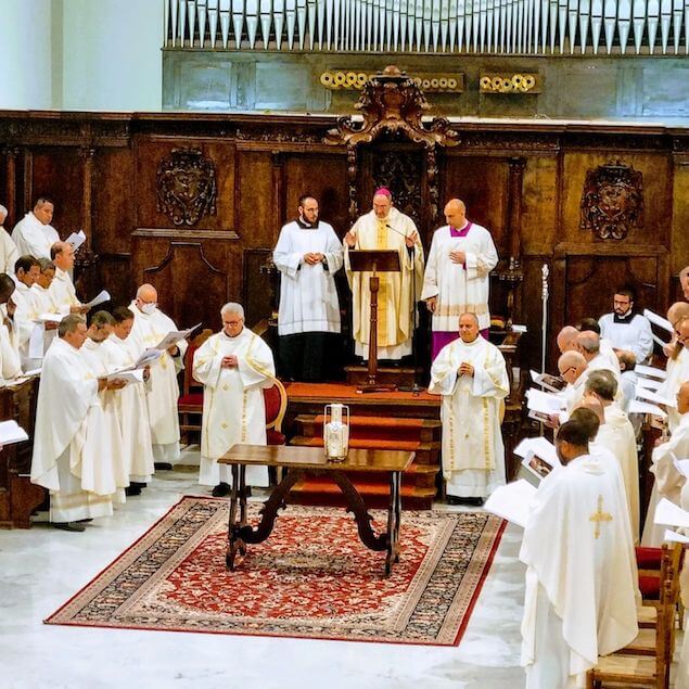Lamezia. Mons. Parisi celebra la Messa del Crisma in cattedrale