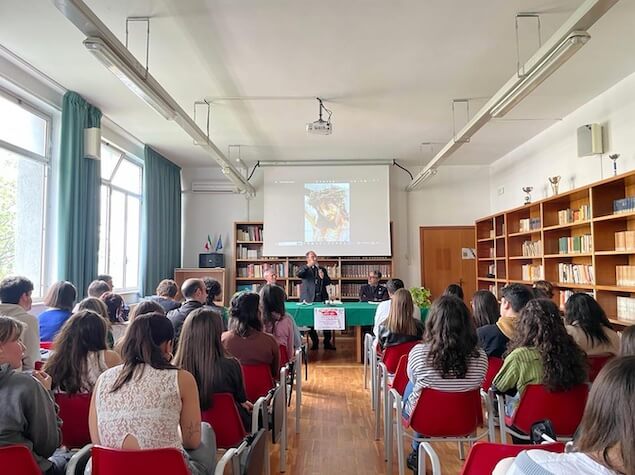 La fede e la bellezza: Mons. Parisi incontra i ragazzi del Liceo Fiorentino