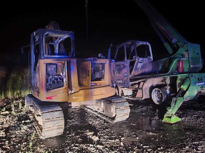 Incendiati due mezzi meccanici in cantiere nel Cosentino