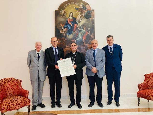 Il Vescovo Parisi Cavaliere di Gran Croce di Grazia ecclesiastico