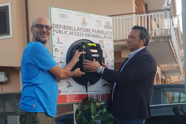 Installati tre nuovi defibrillatori pubblici a Lamezia