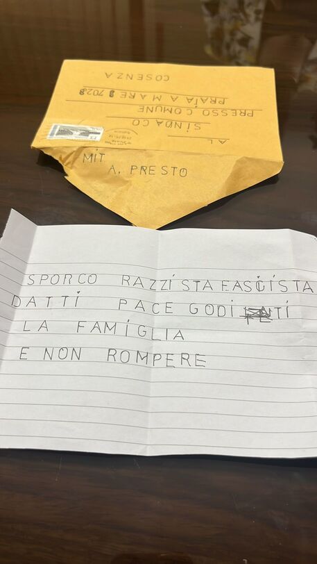 Minacce al sindaco di Praia a Mare: goditi la famiglia e non rompere