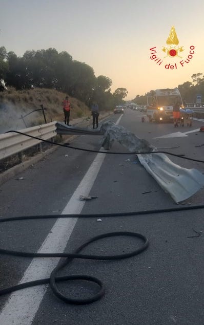 Tragico incidente stradale a Roccella Jonica, deceduta una persona, grave un'altra