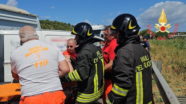 Incidente stradale sulla SS107 uscita nord di Crotone, due feriti