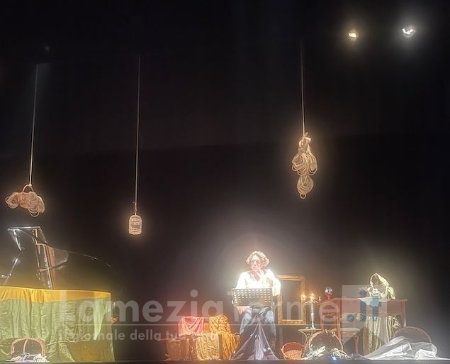 L'uomo che oscurò il Re Sole illumina il teatro Grandinetti