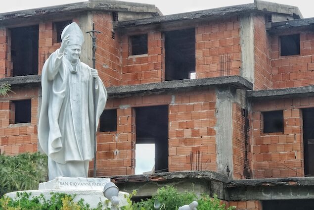 Lamezia. Al Galilei incontro con il fotografo Angelo Maggio sul "non finito calabrese"