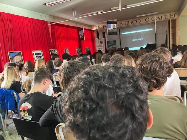 Lamezia. Al Liceo Scientifico “Galilei” la mostra fotografica “Non finito calabrese” di Angelo Maggio