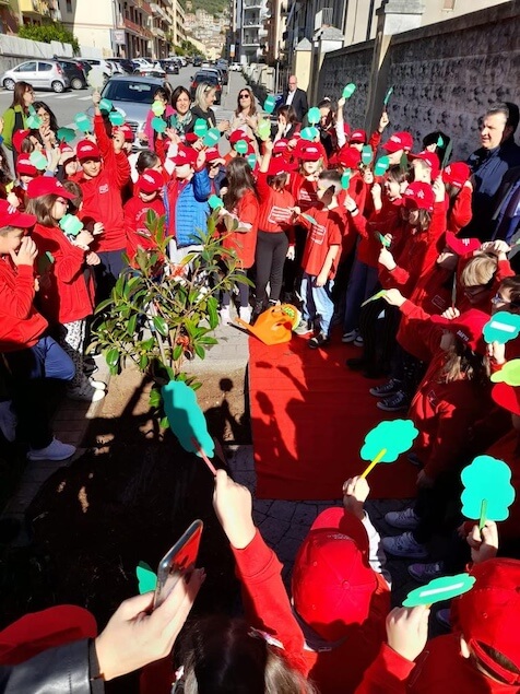 La Scuola Primaria Paritaria “Tommaso Maria Fusco”, dona alla città di Lamezia una pianta di magnolia