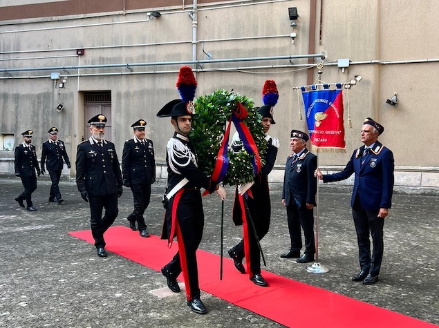 Catanzaro: i carabinieri rendono onore ai militari caduti in guerra e nel dopoguerra nell’adempimento del dovere