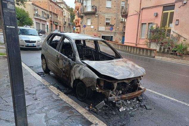 Data alle fiamme nella notte l’auto del giornalista Luigi Cristaldi: la solidarietà dell’Ordine