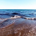 Il fiume Crocchio riversa nel mare acqua nera, allarme ambientale?