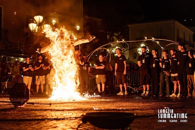 Aspettando Natale, Lamezia città in festa con gli artisti del Teatro in strada