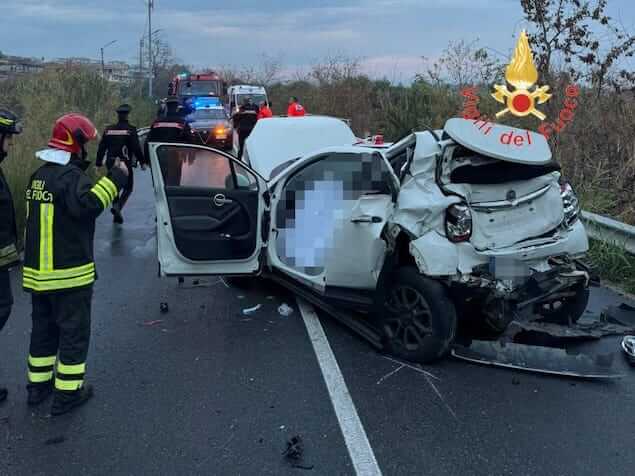 Badolato (CZ). Autobus contro auto, morto un 70enne