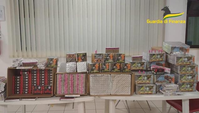 Cosenza. Sequestrate 11 tonnellate fuochi d'artificio, 6 denunce