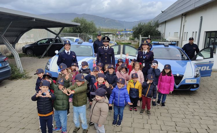 Lamezia: la Polizia di Frontiera incontra gli alunni della ludoteca “Qui Quo Qua”