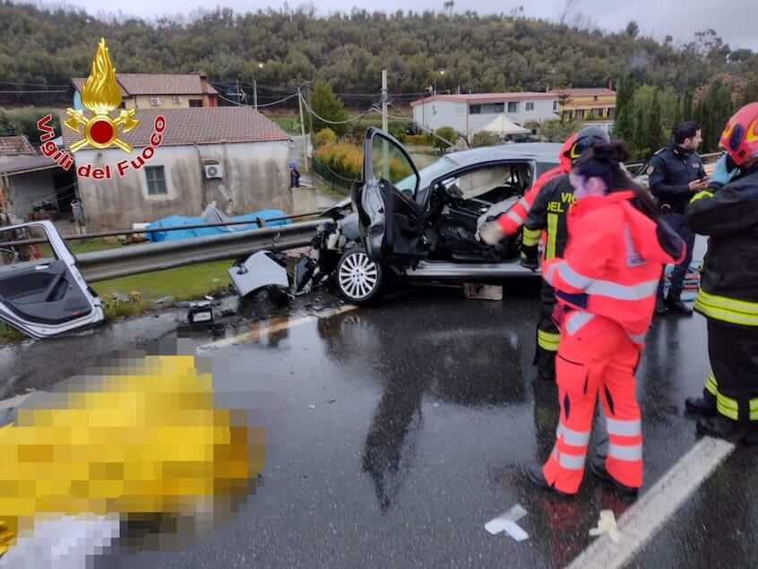 Tragico incidente stradale sulla SS107, due morti e due feriti gravi