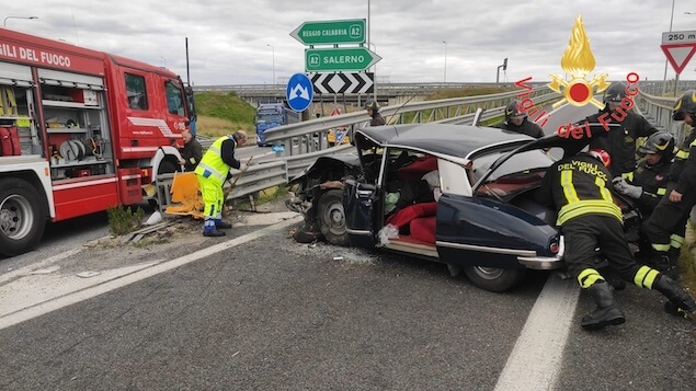 Tragico incidente stradale allo svincolo di Lamezia, un morto e tre feriti gravi