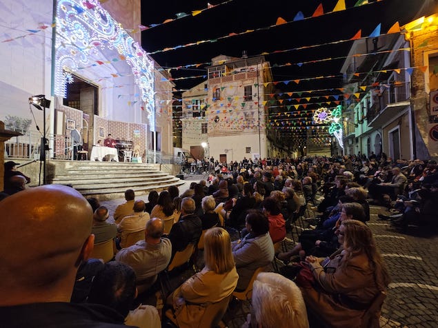 Lamezia. Una serata di risate e riflessioni con "L'Amico dei Soldi"