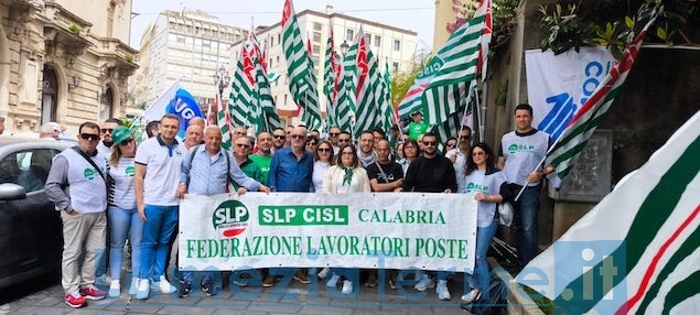 No alla privatizzazione di Poste Italiane: i sindacati manifestano a Catanzaro